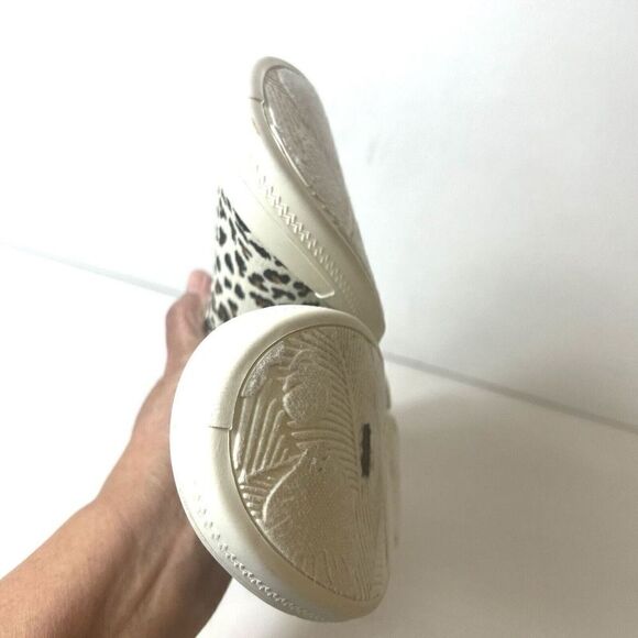Tommy Bahama Fabric Shoe Womens Size 9 Cheetah Print Slip On Comfort Casual Flat - Picture 7 of 11